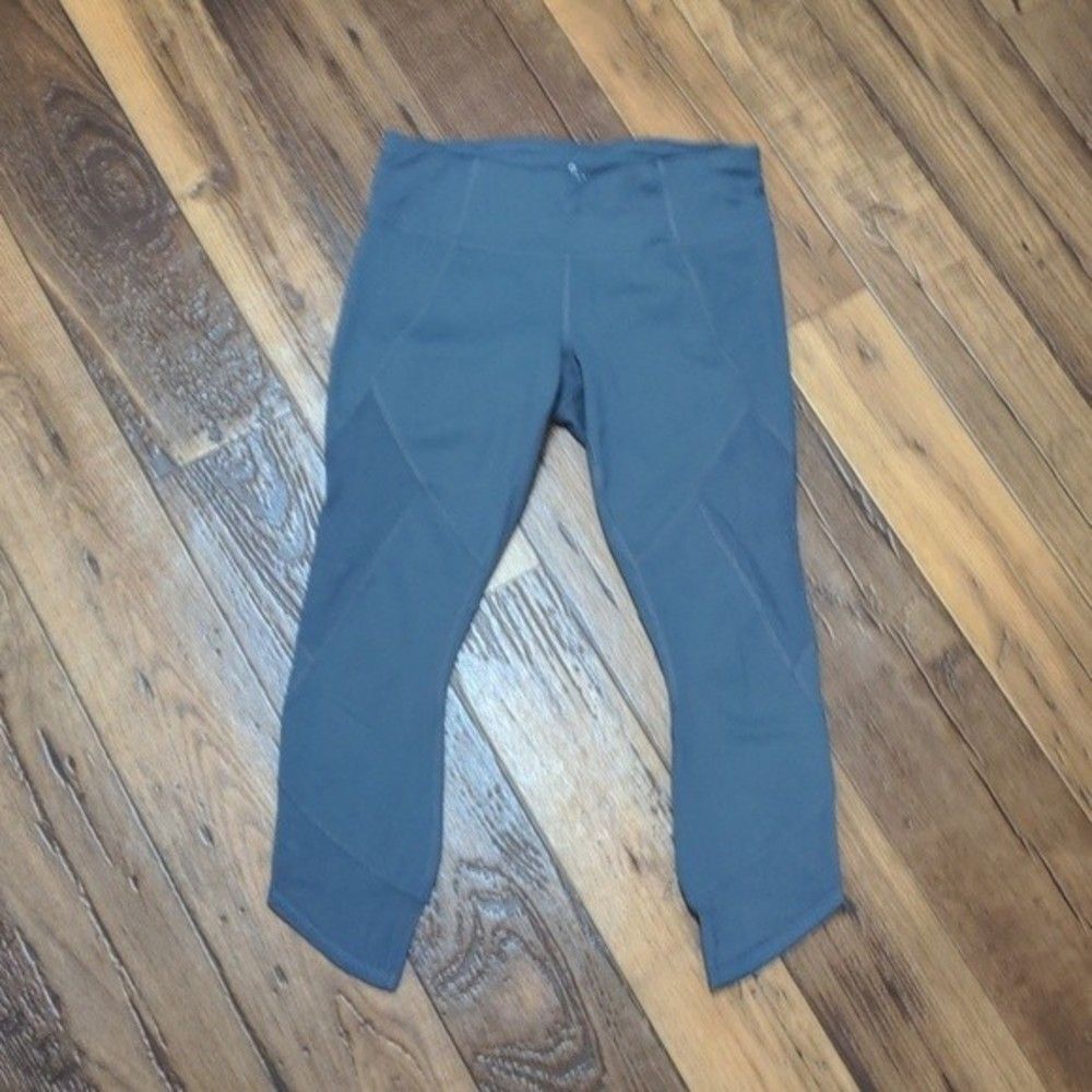Athleta Aura Sonar Capri Leggings